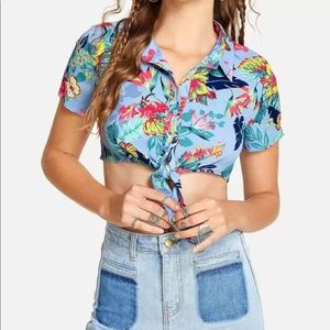 NWOT: Knotted Crop Tropical Blouse